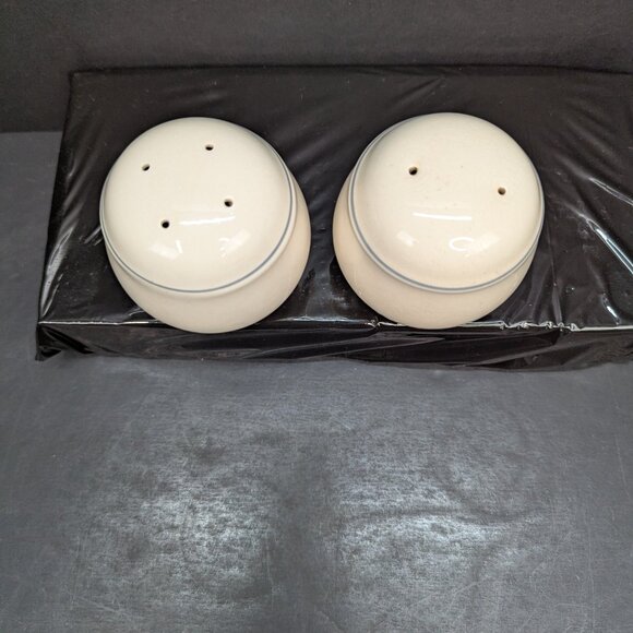 KELTCRAFT IRELAND BUTTERFLY SALT & PEPPER SHAKER BLUE BAND 3" WITH STOPPERS - Picture 5 of 7